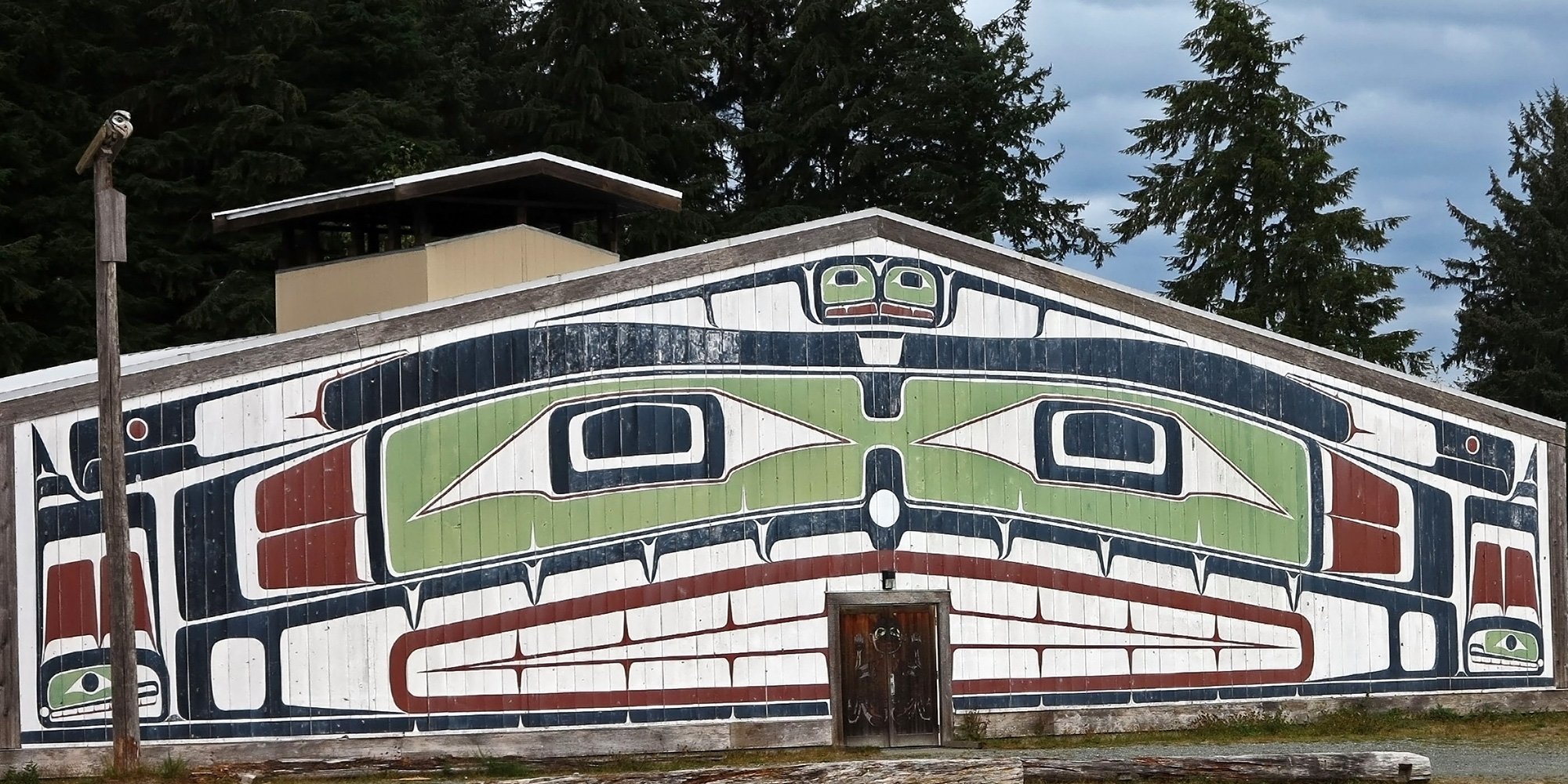 'Namgis Traditional Big House, Alert Bay, BC. Photo: David Abercombie, Flickr