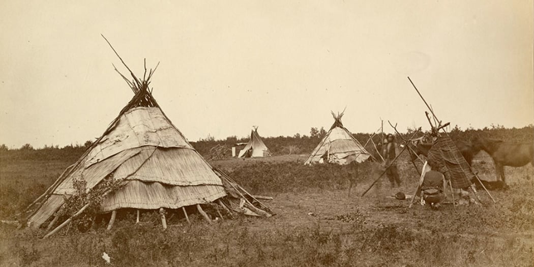 Summer lodges of the Ojibway. Photo: Credit: Library and Archives Canada / PA-121615